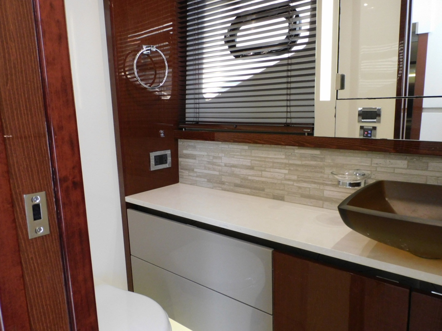 2019 Sea Ray 550L