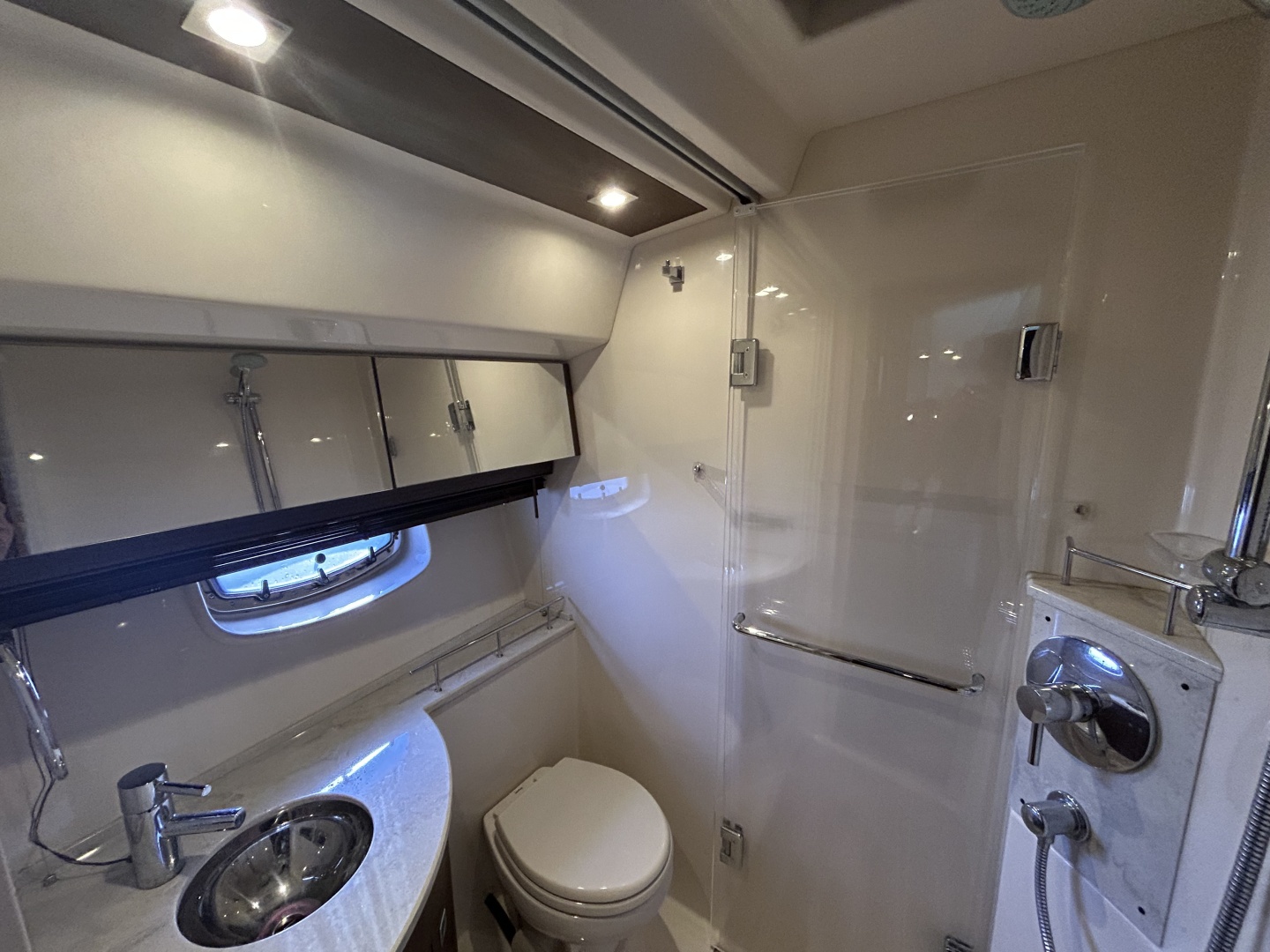 Sea Ray 450 Sedan Bridge - Photo 15