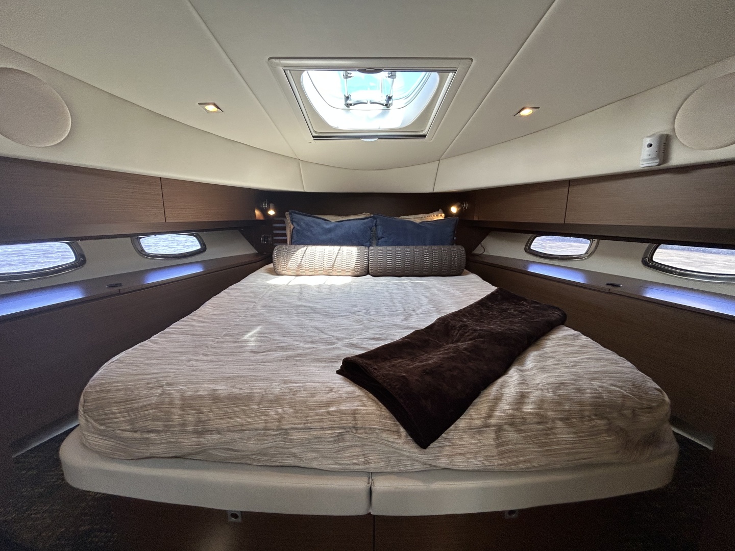Sea Ray 450 Sedan Bridge - Photo 14