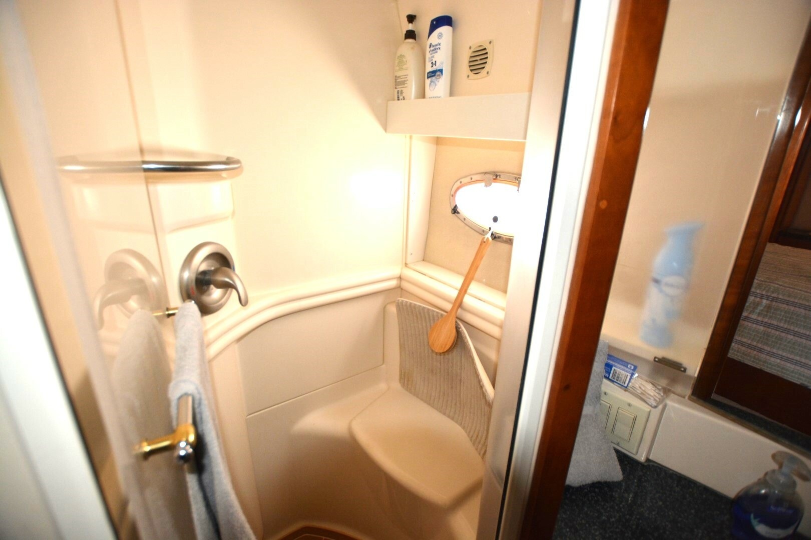 2000 Carver 504 Cockpit Motoryacht