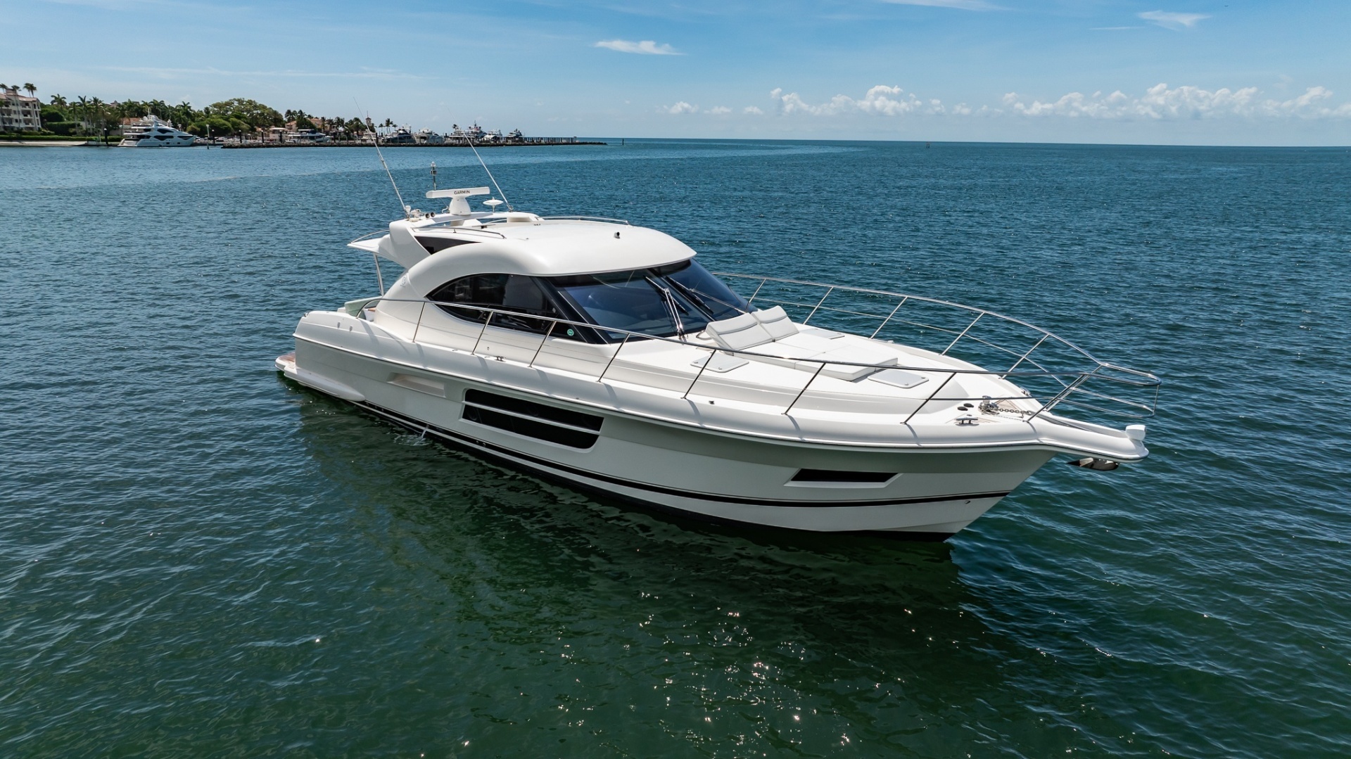 Riviera 5000 Sport Yacht