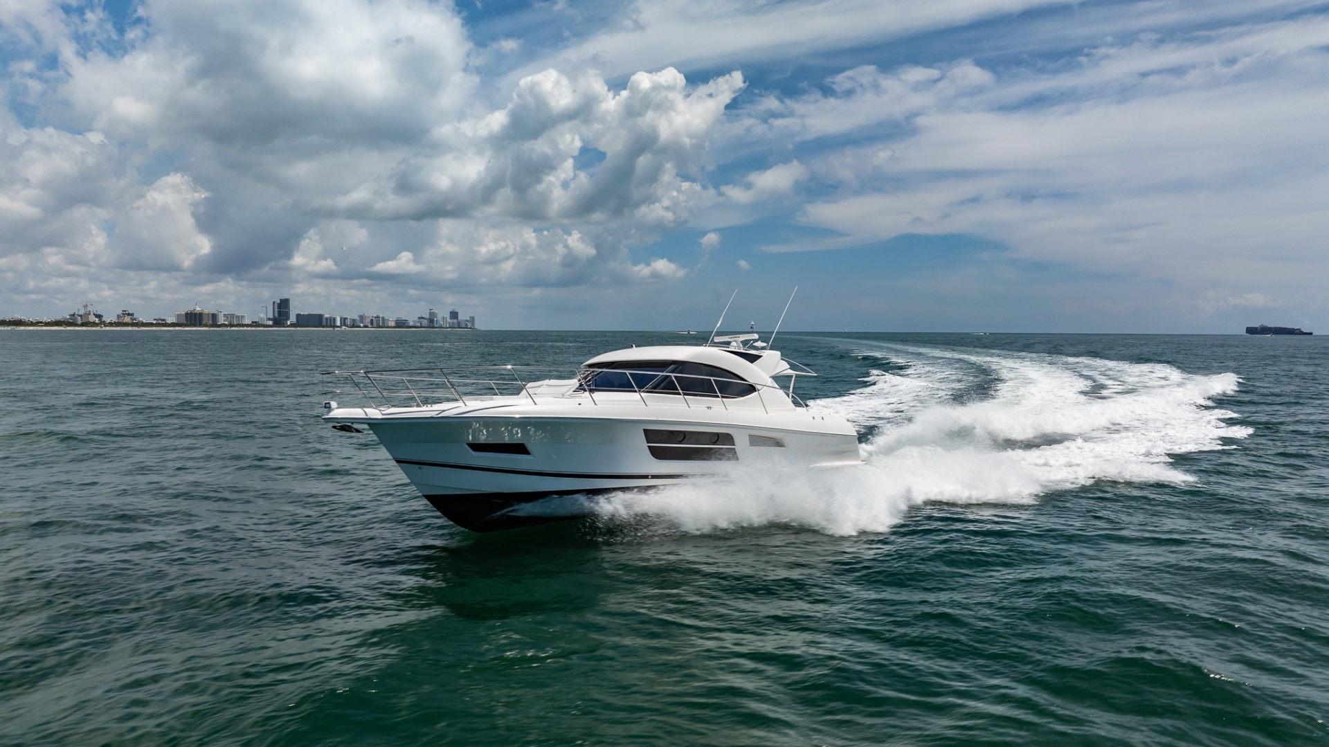 Riviera 5000 Sport Yacht - Photo 4