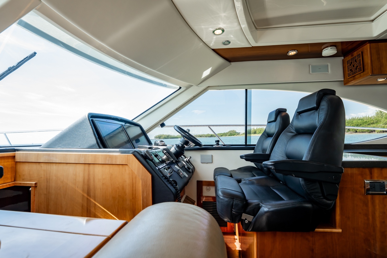 Riviera 5000 Sport Yacht - Photo 58