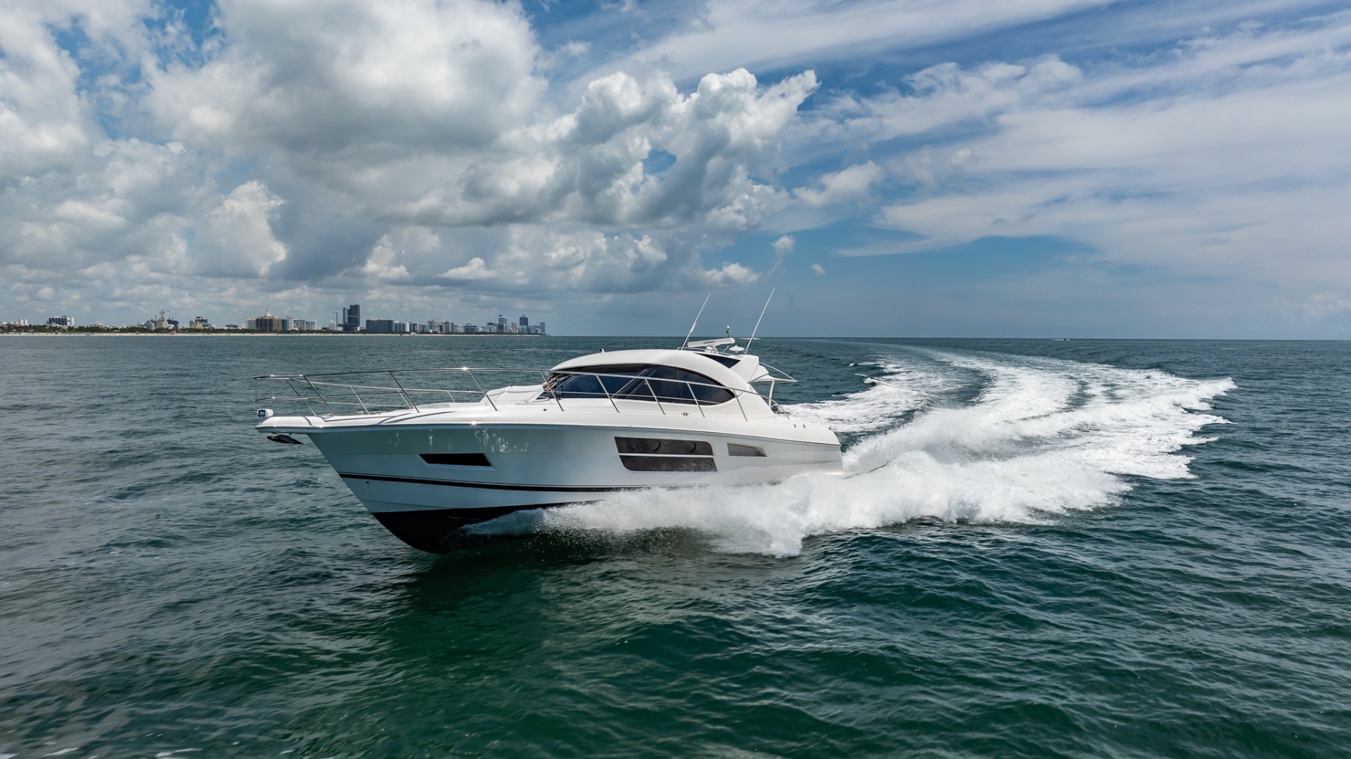 Riviera 5000 Sport Yacht - Photo 8