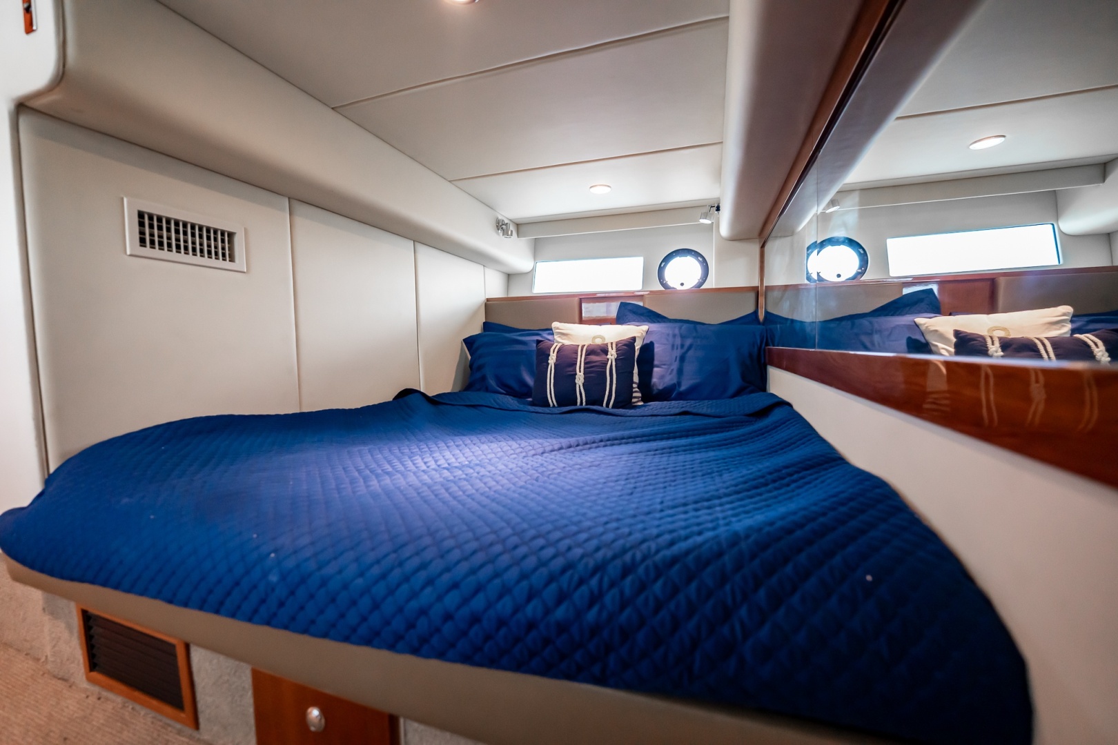 Riviera 5000 Sport Yacht - Photo 82