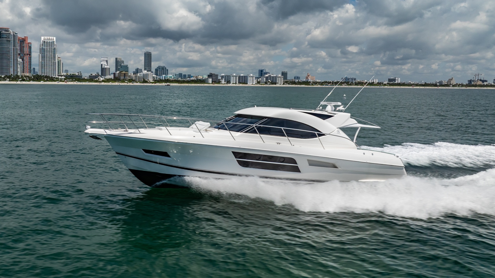 Riviera 5000 Sport Yacht - Photo 3