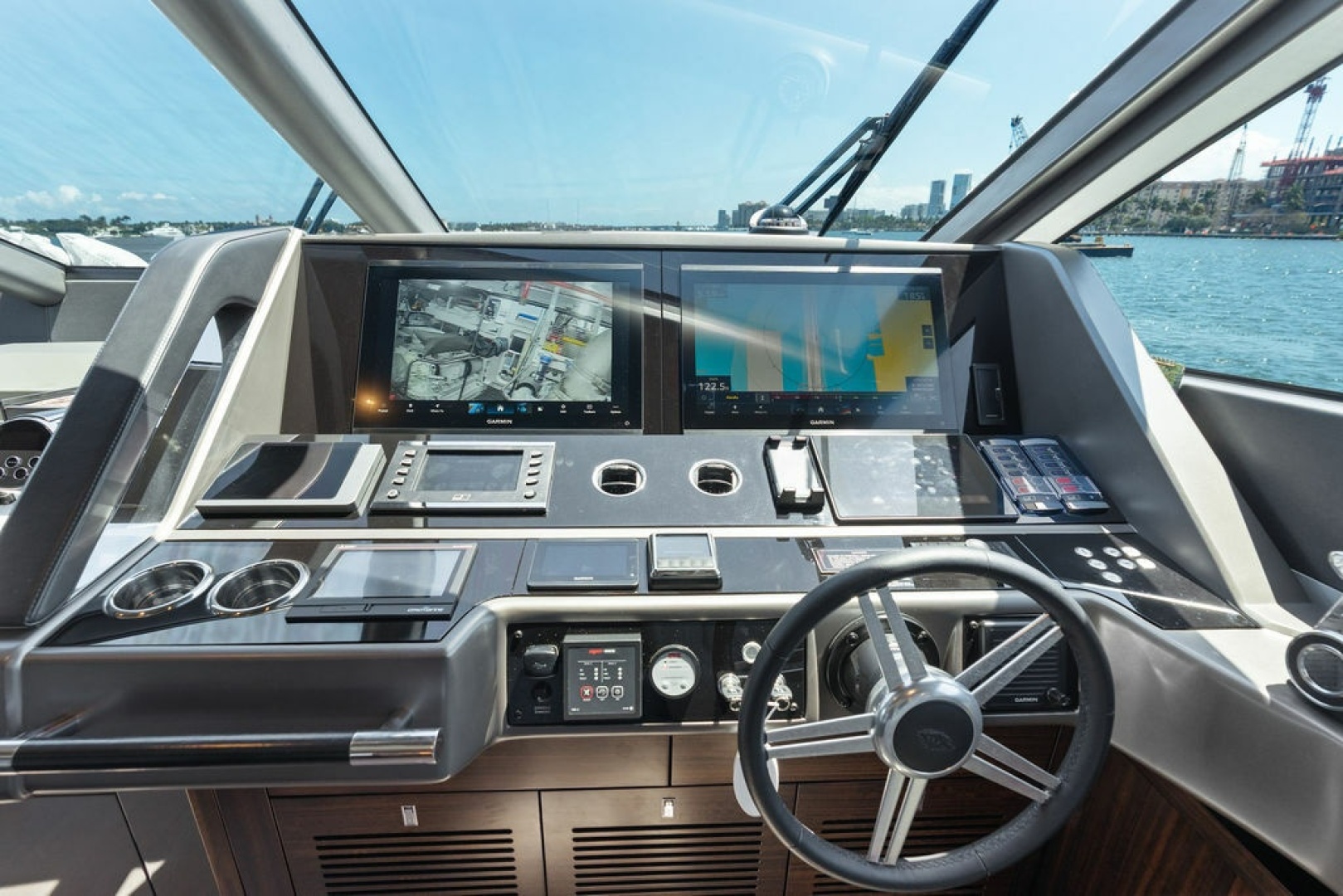 2026 Sunseeker 88 Yacht