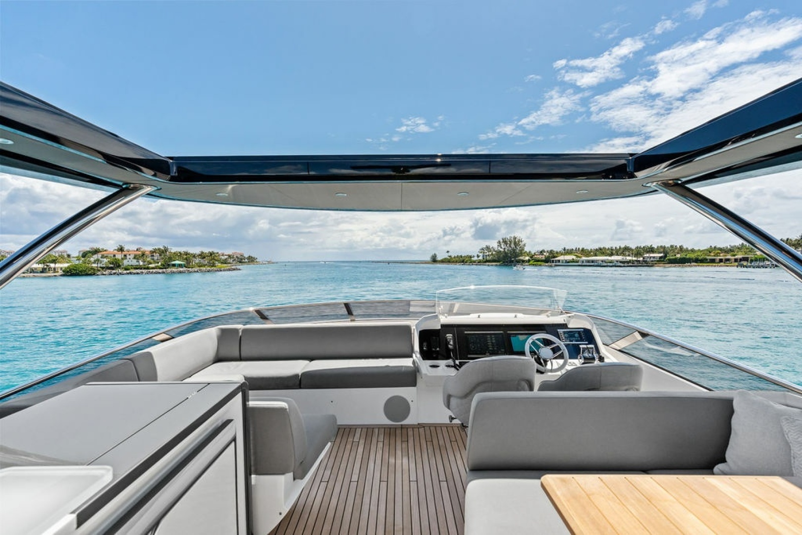 2026 Sunseeker 88 Yacht