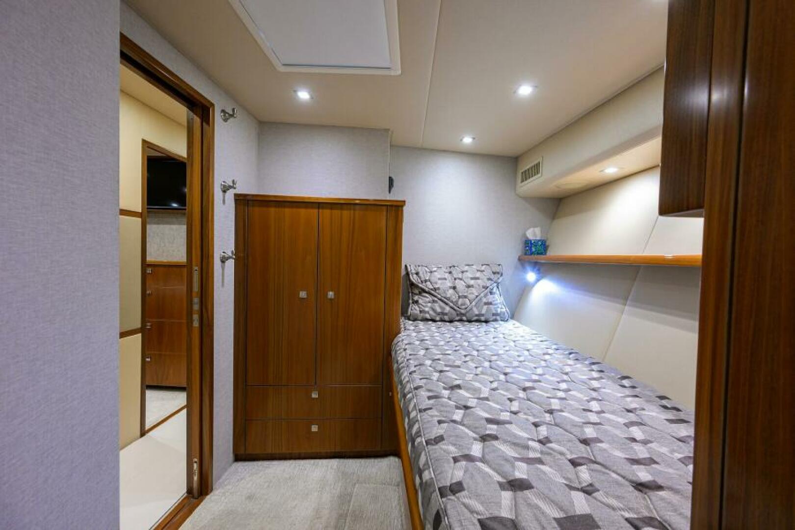 Viking 80 Convertible — LAMPLIGHTER - Photo 29