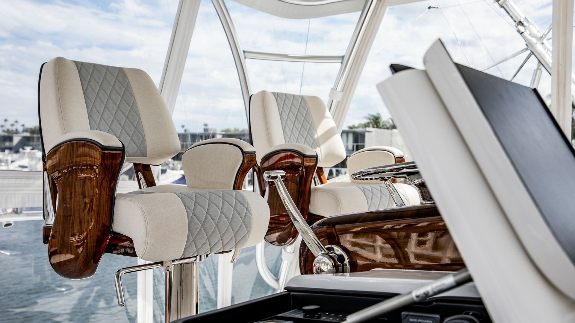 2020 58 Viking Convertible - Uno Mas 