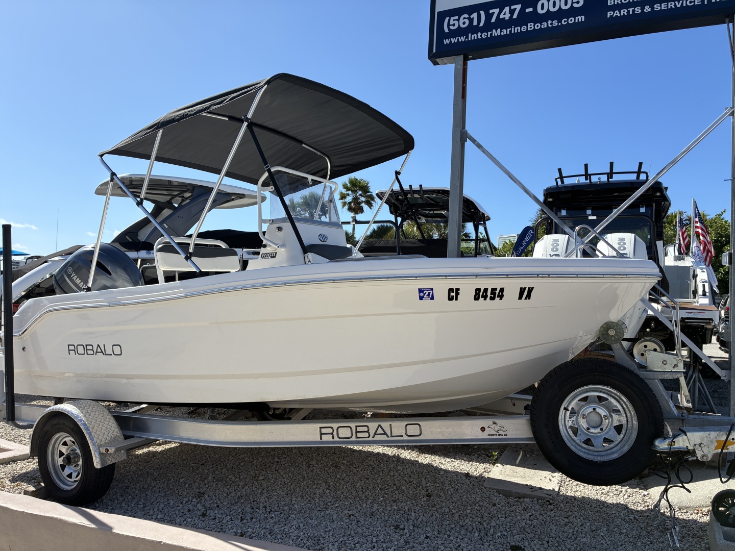 2025 Robalo R160 Center Console