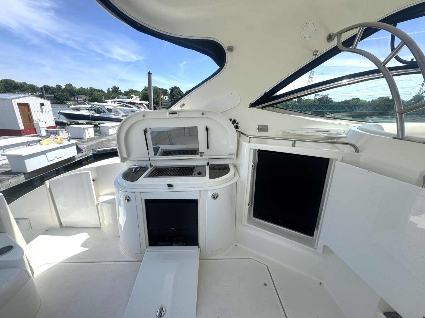 2006 Cruisers Yachts 520 Express