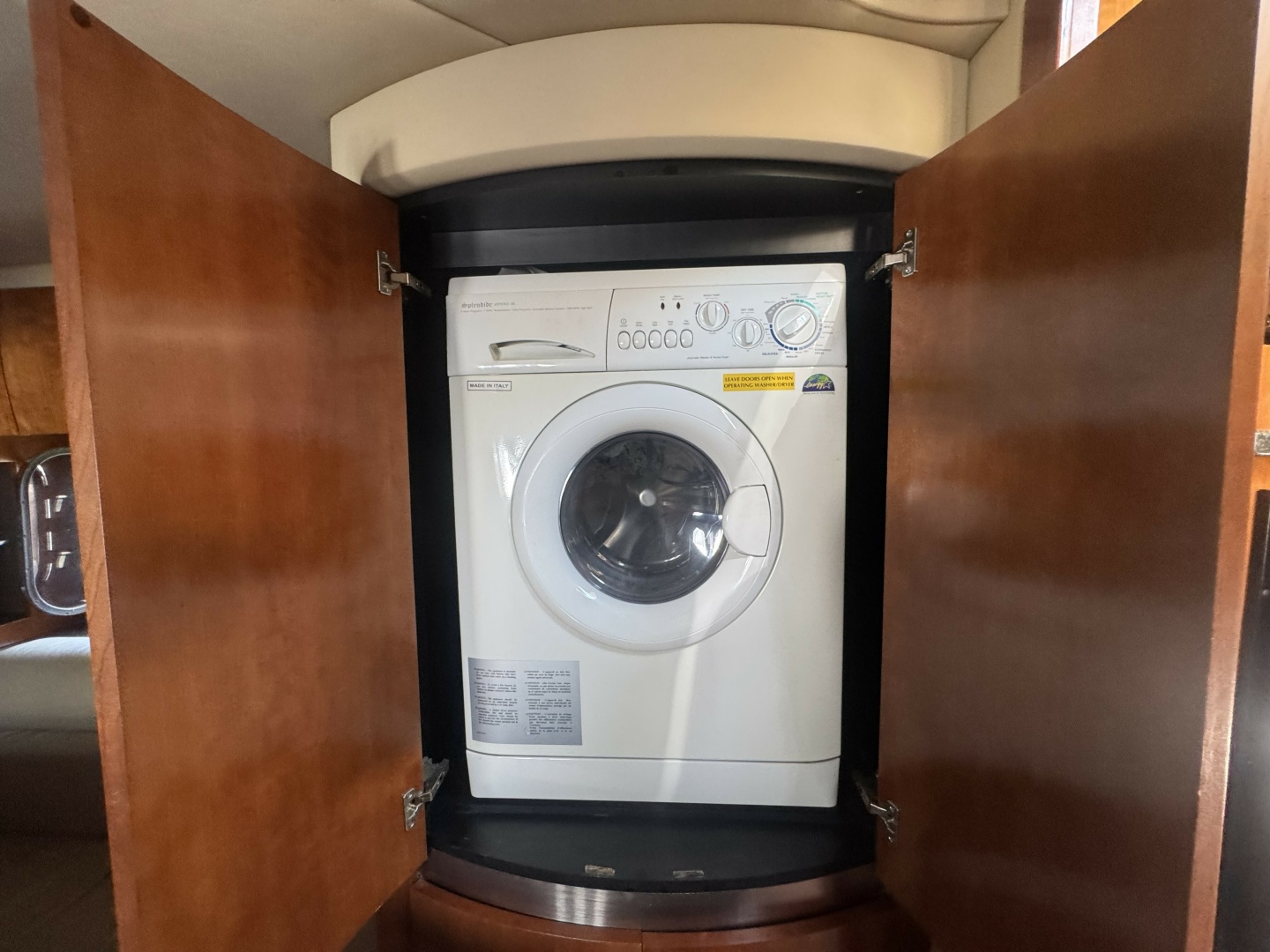 2006 Cruisers Yachts 520 Express