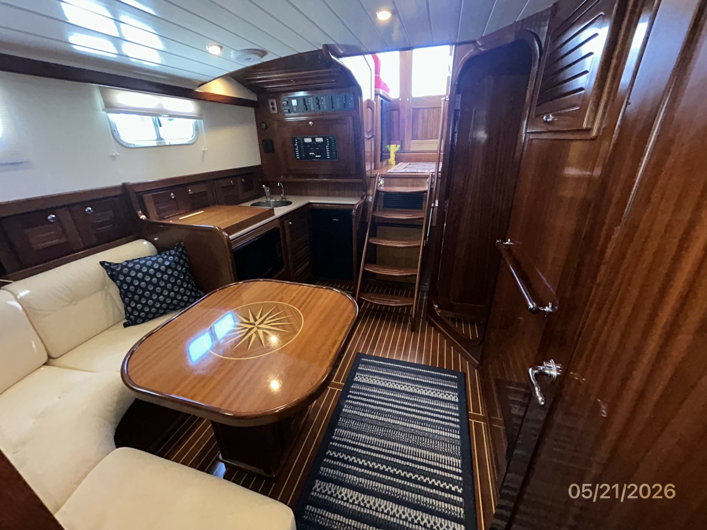 43' Menorquin salon aft