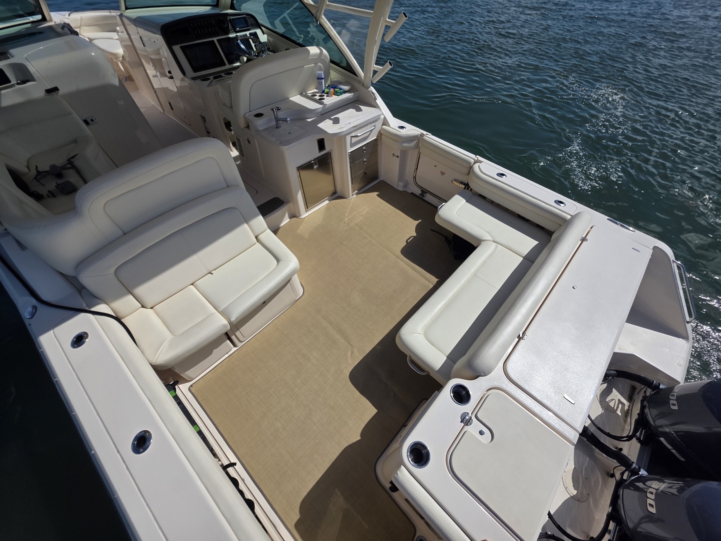 2019 Grady-White Freedom 375