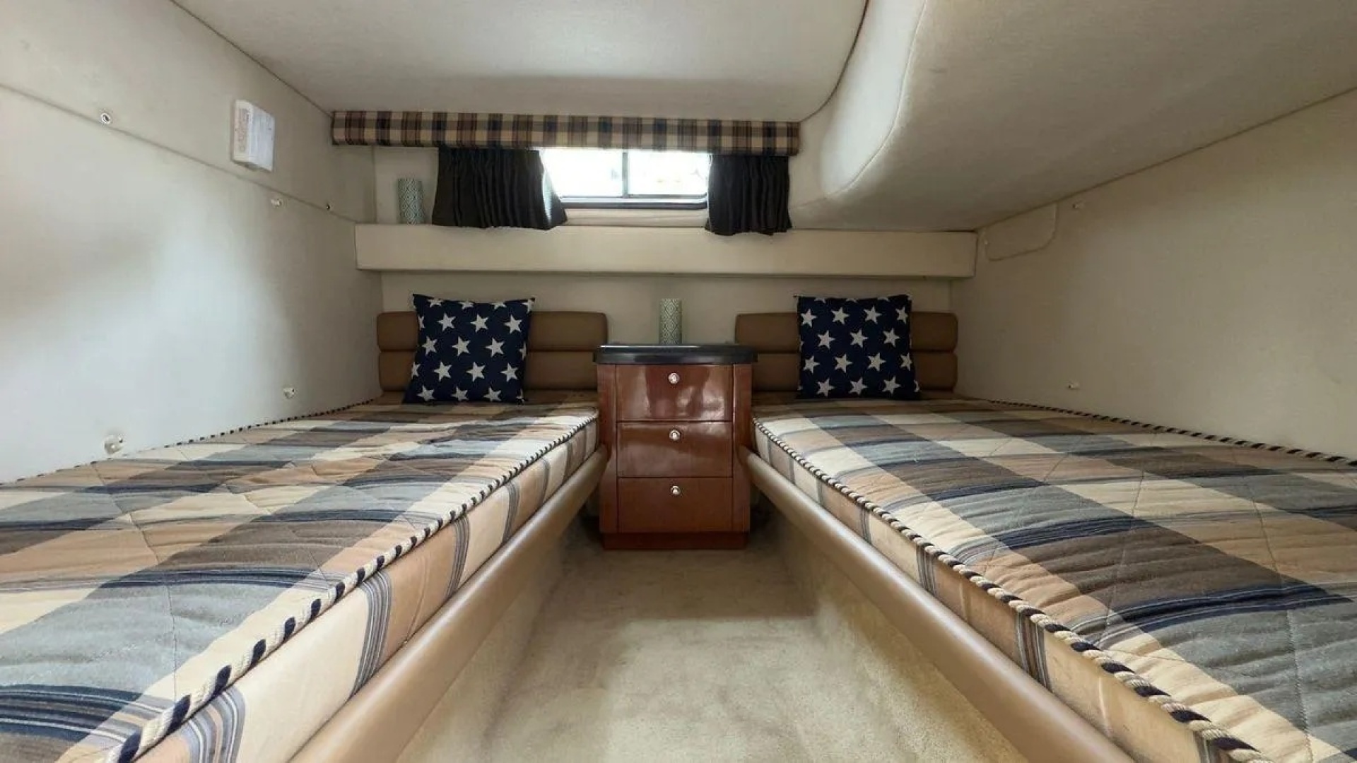 2005 Monterey 322 Cruiser