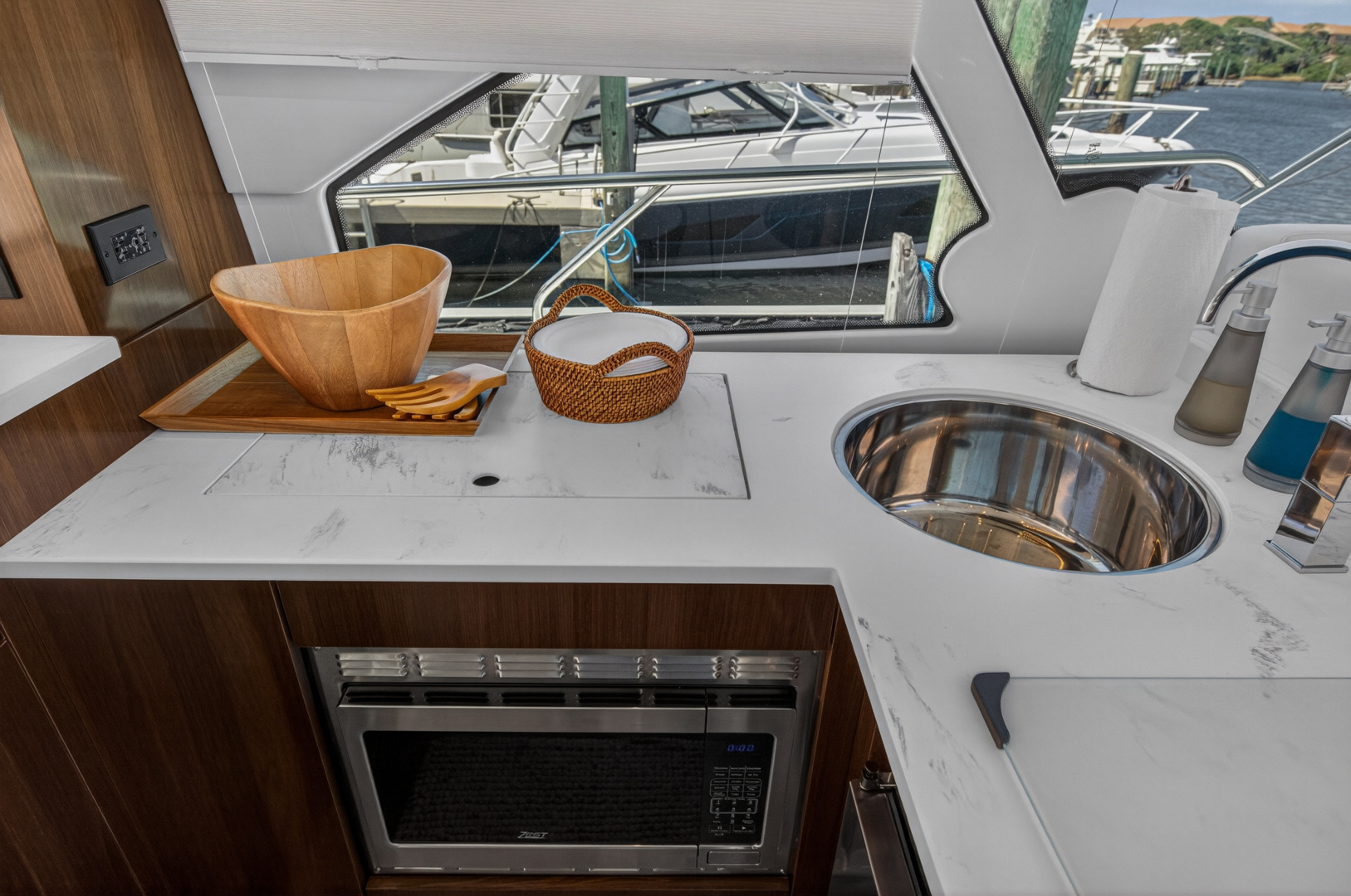2023 Cruisers Yachts 50 CANTIUS