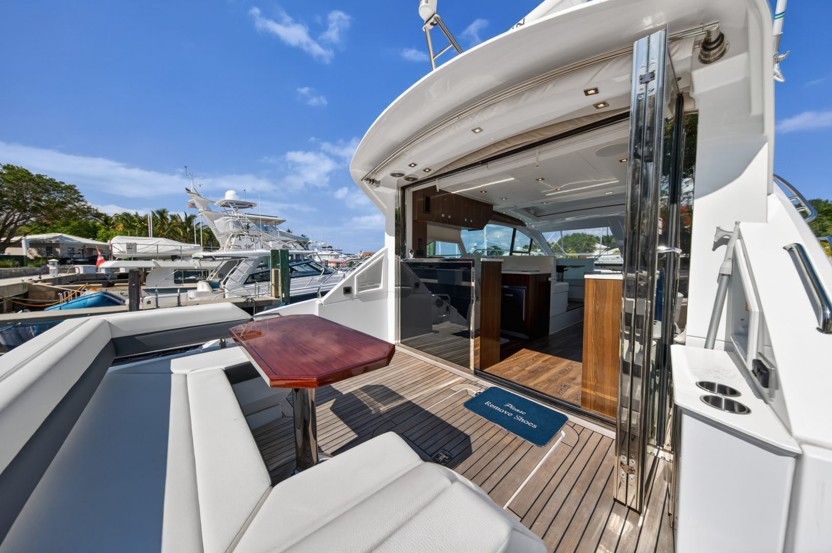 2023 Cruisers Yachts 50 CANTIUS