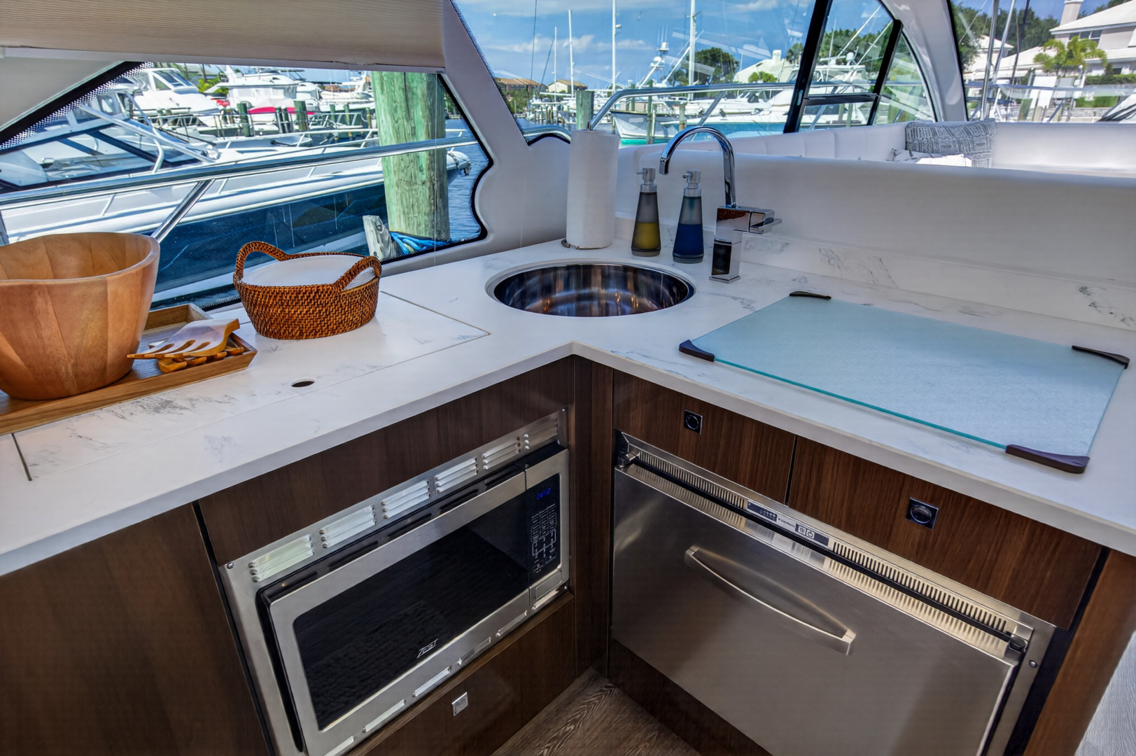 2023 Cruisers Yachts 50 CANTIUS