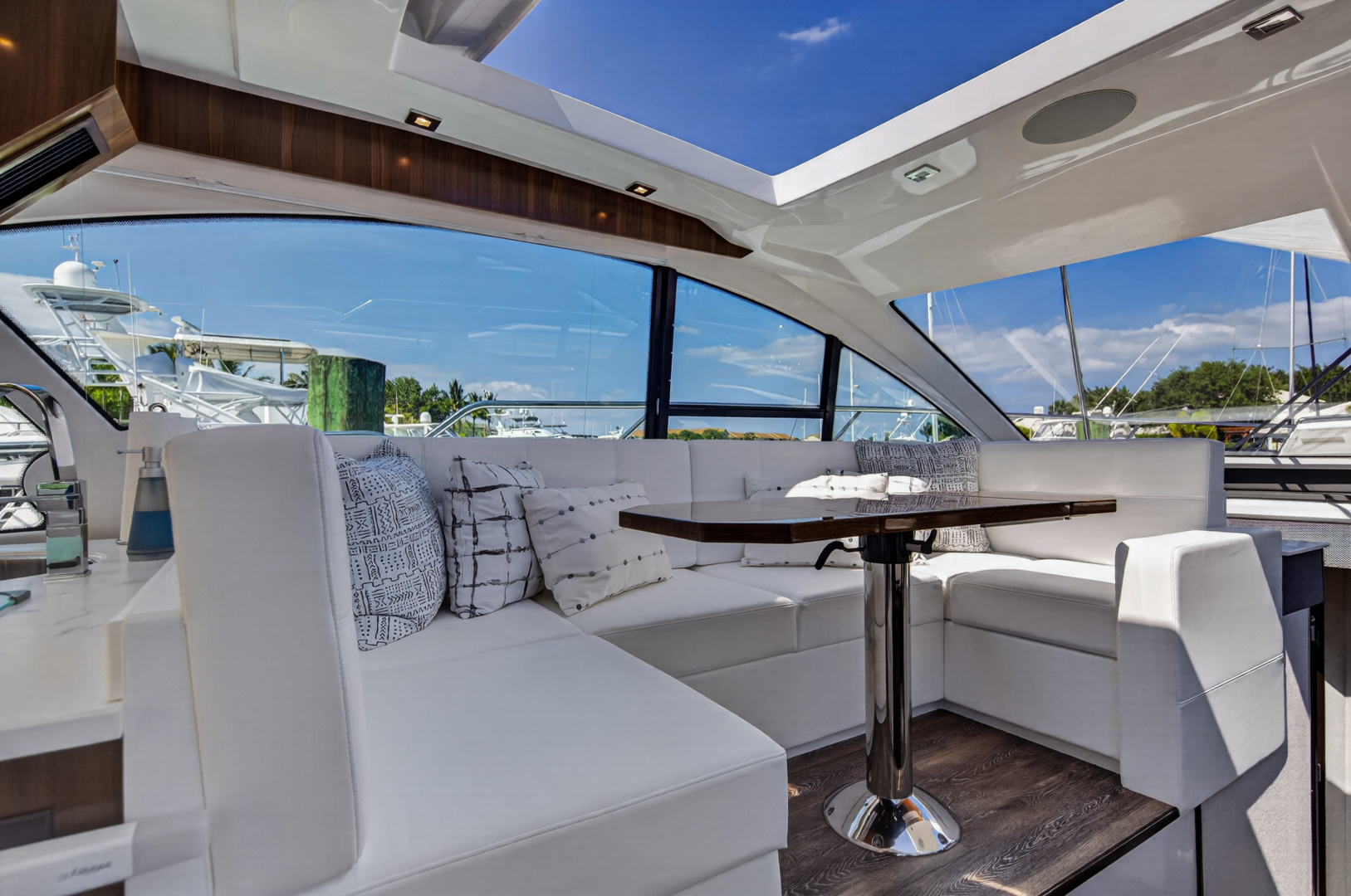 2023 Cruisers Yachts 50 CANTIUS