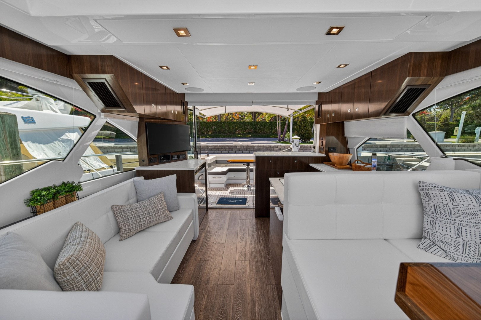 2023 Cruisers Yachts 50 CANTIUS