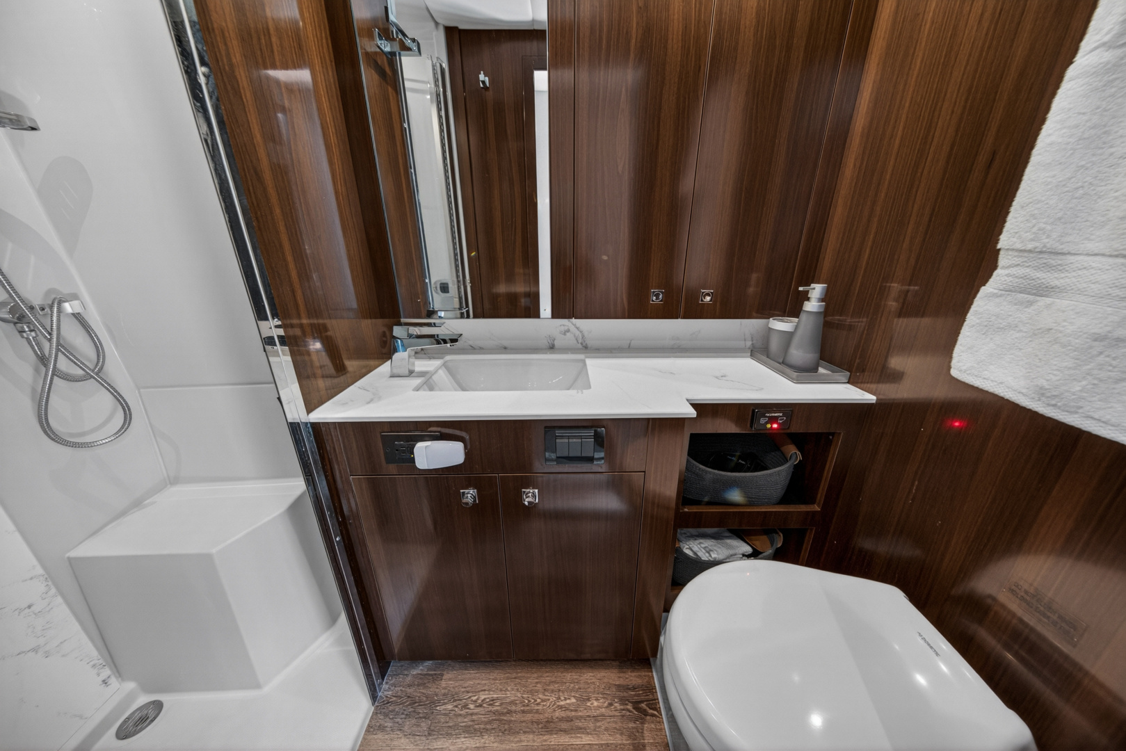 2023 Cruisers Yachts 50 CANTIUS