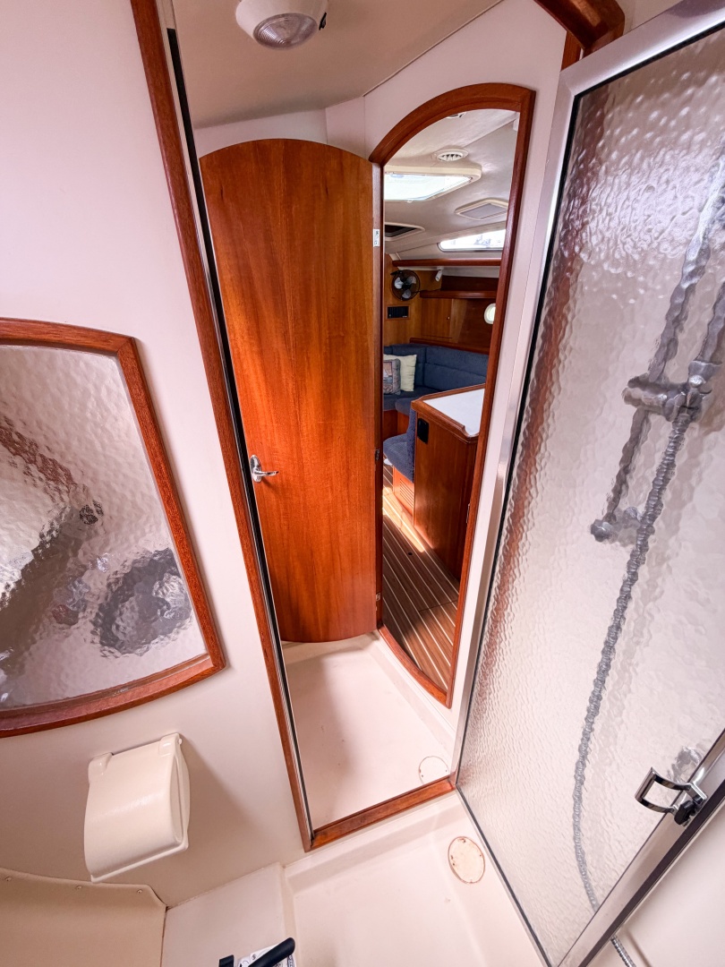 CURRENT ESCAPE 36ft Hunter Yacht For Sale