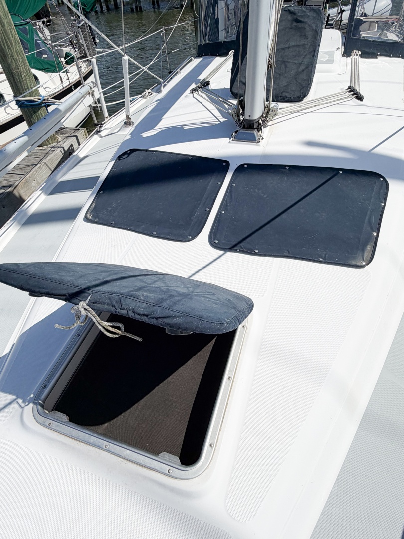 CURRENT ESCAPE 36ft Hunter Yacht For Sale
