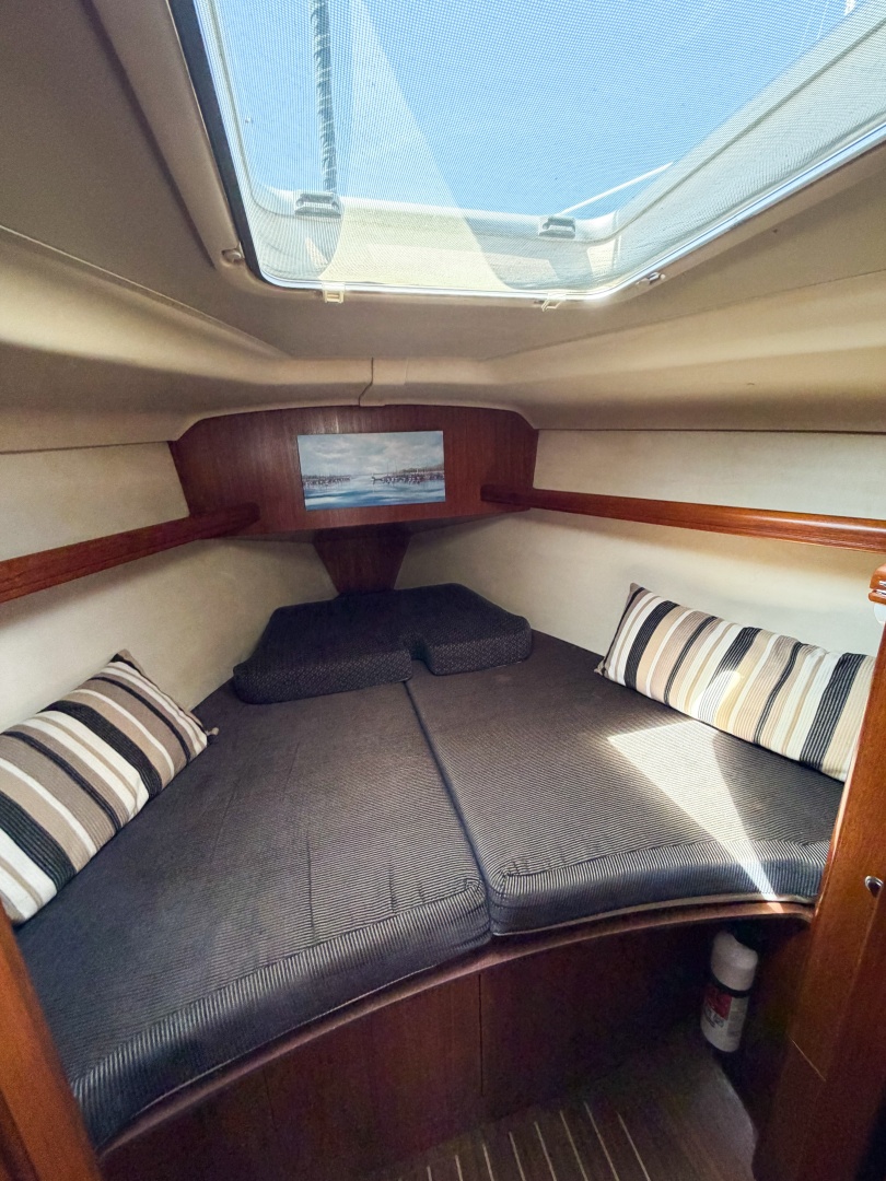 2005 Hunter 36