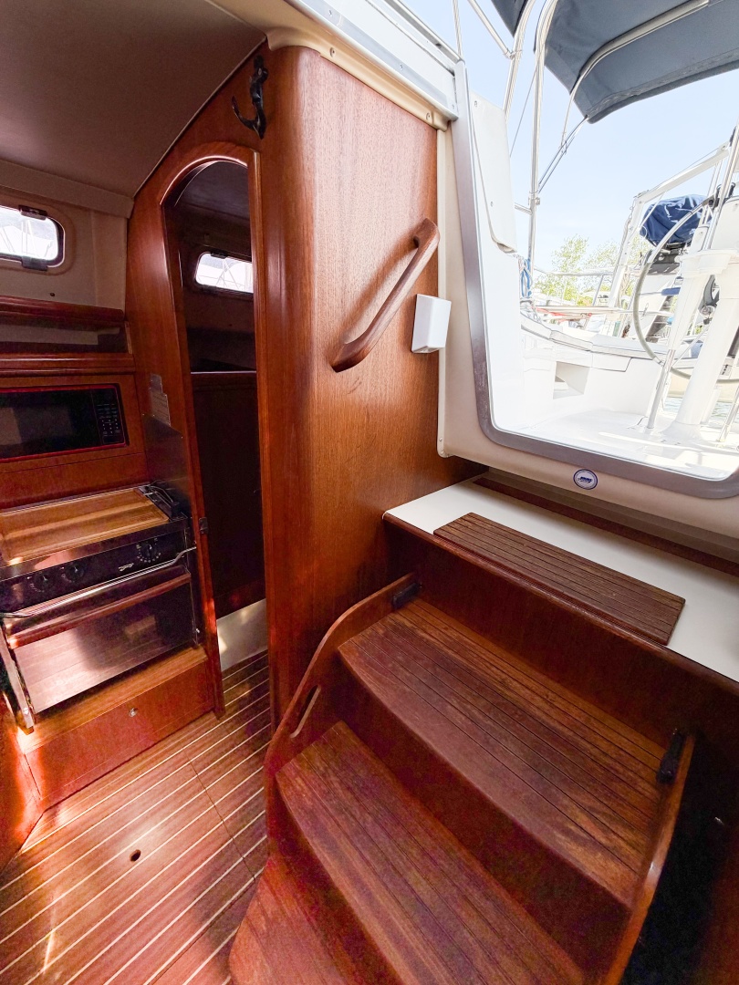2005 Hunter 36