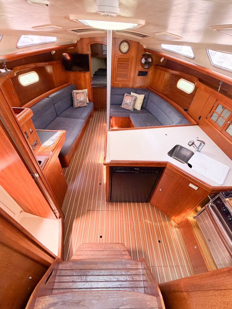 CURRENT ESCAPE 36ft Hunter Yacht For Sale