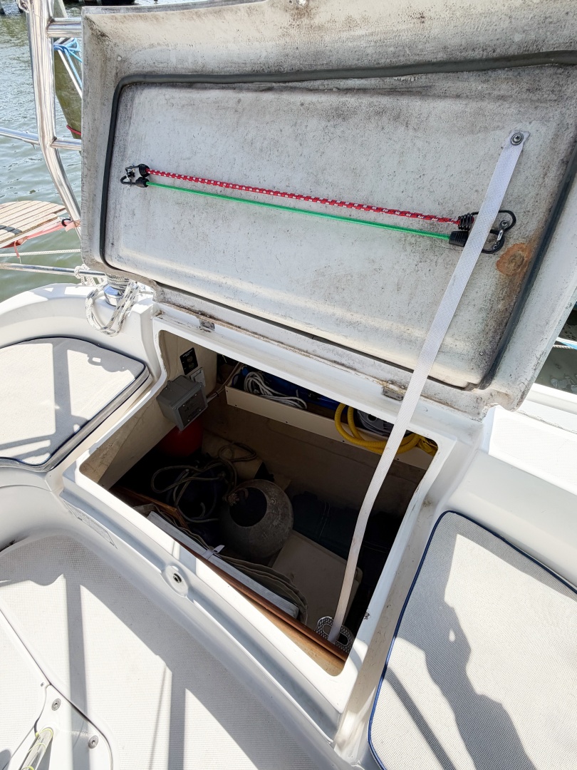2005 Hunter 36