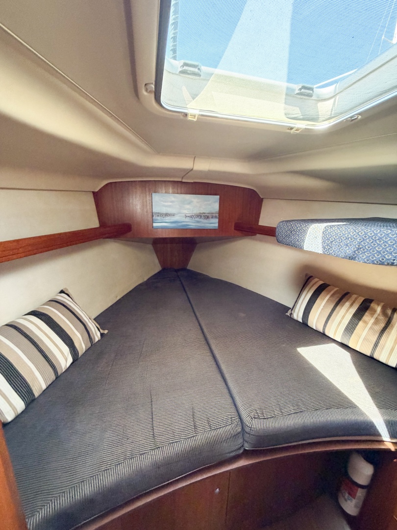 CURRENT ESCAPE 36ft Hunter Yacht For Sale