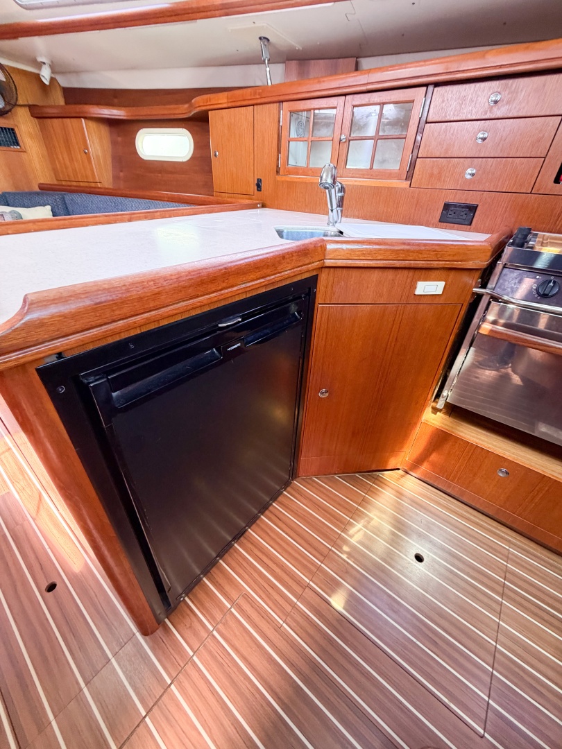 CURRENT ESCAPE 36ft Hunter Yacht For Sale