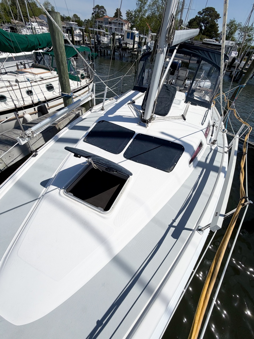 2005 Hunter 36