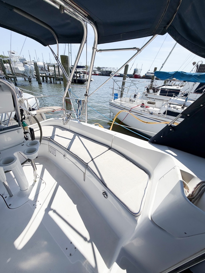 CURRENT ESCAPE 36ft Hunter Yacht For Sale