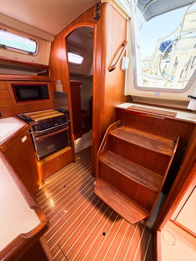 CURRENT ESCAPE 36ft Hunter Yacht For Sale