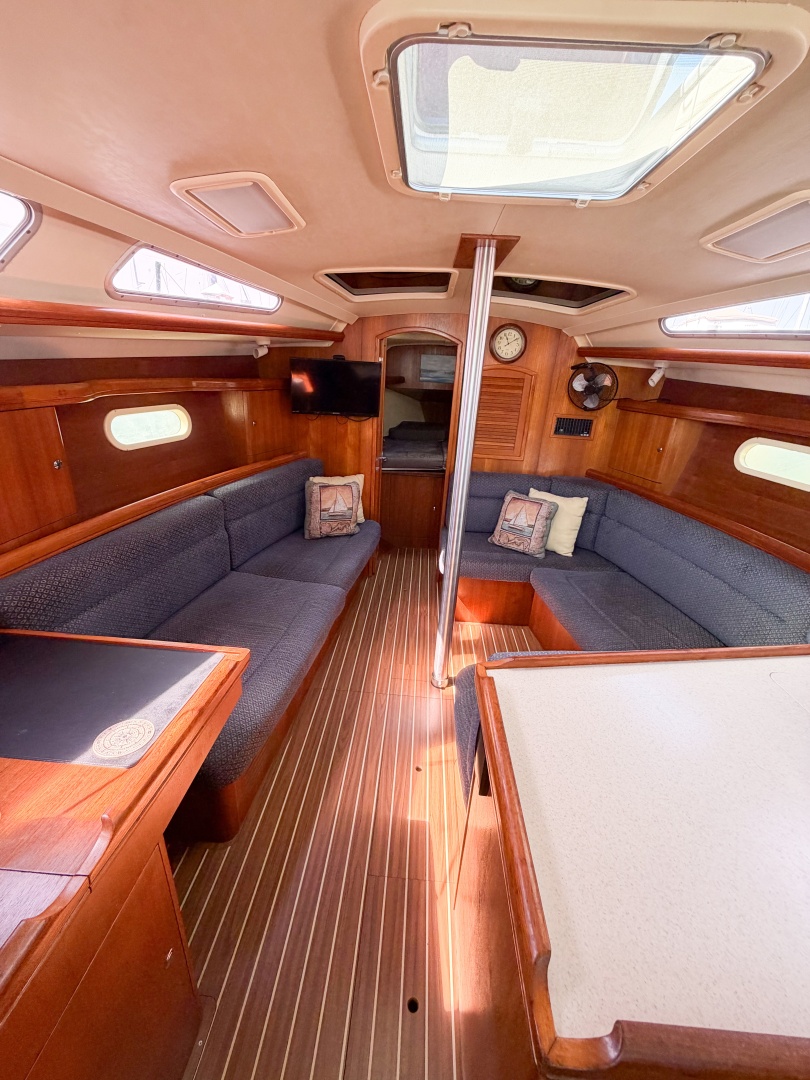 CURRENT ESCAPE 36ft Hunter Yacht For Sale