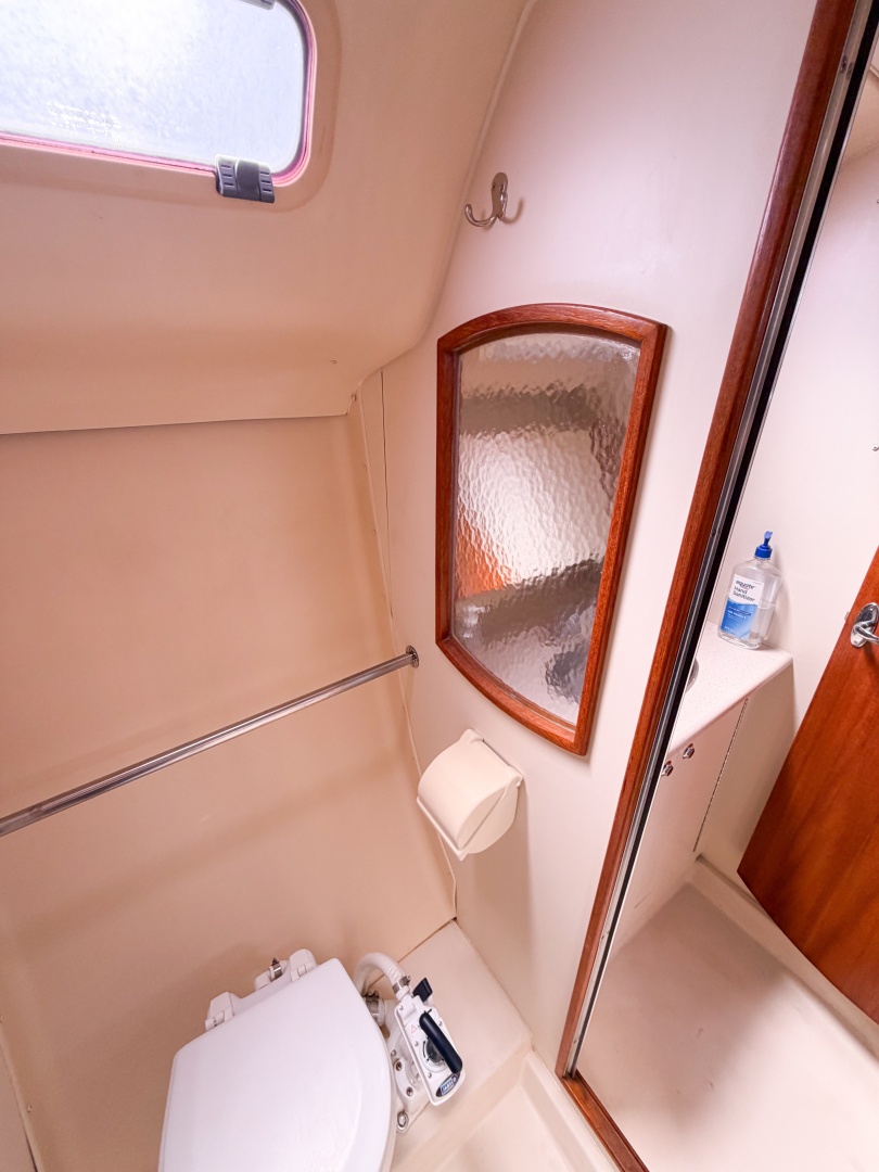 2005 Hunter 36