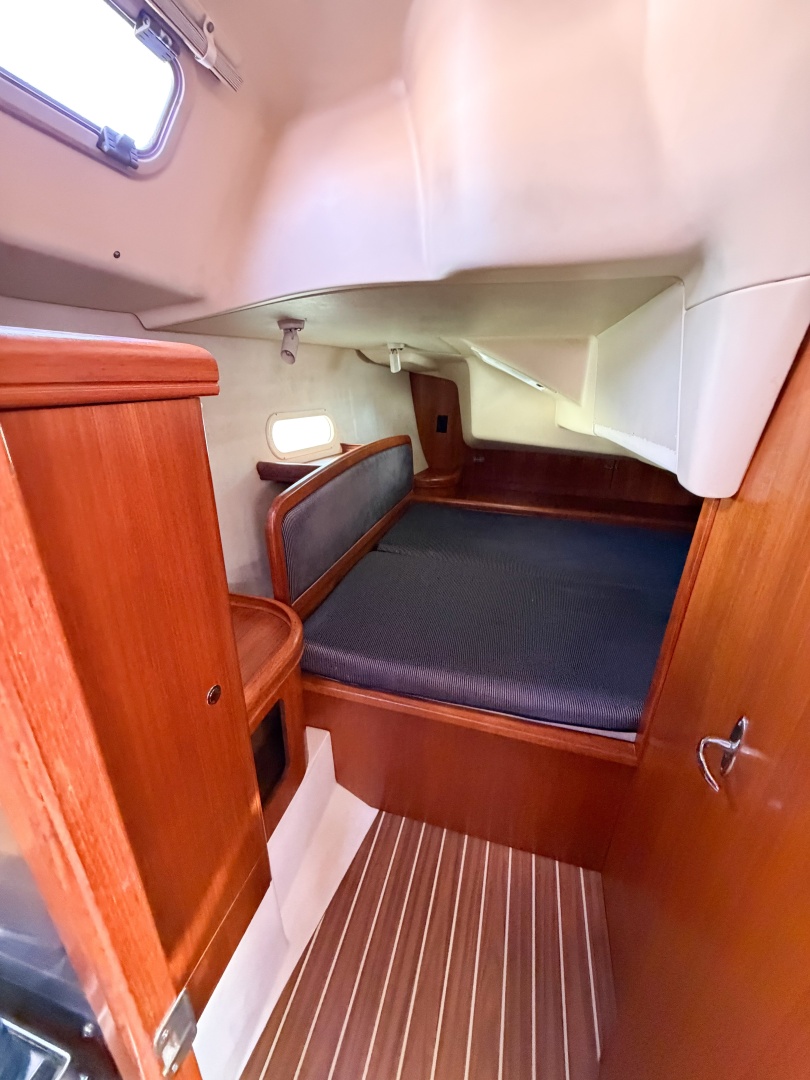 2005 Hunter 36