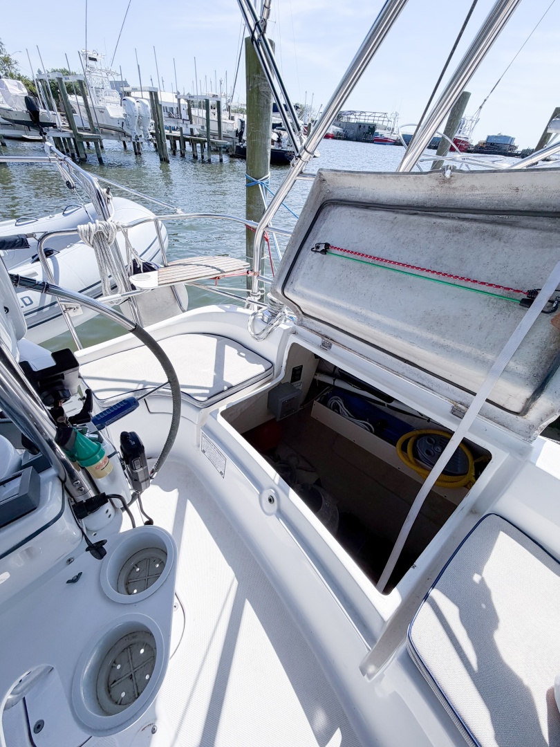 CURRENT ESCAPE 36ft Hunter Yacht For Sale