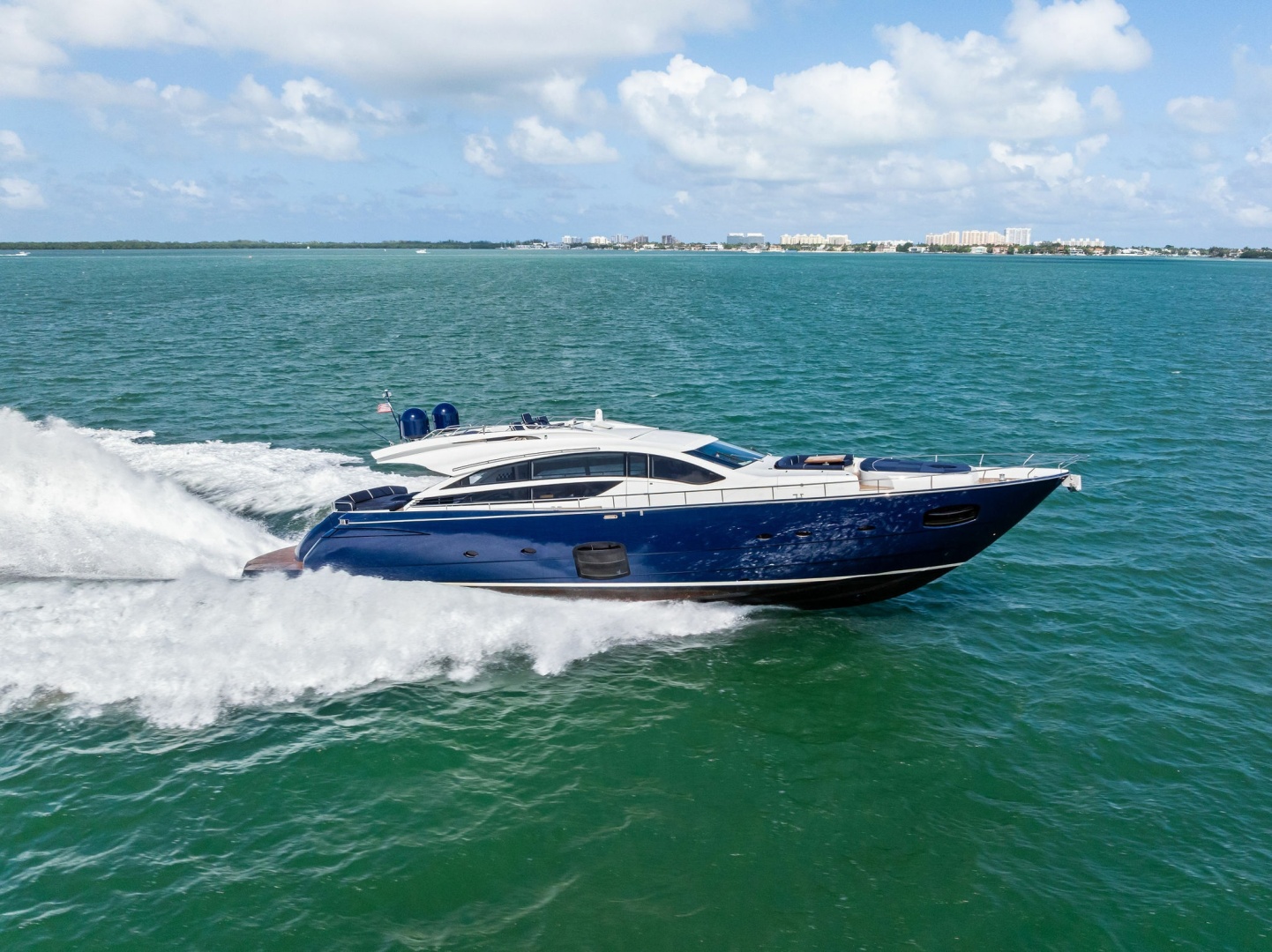 2013 Pershing 82