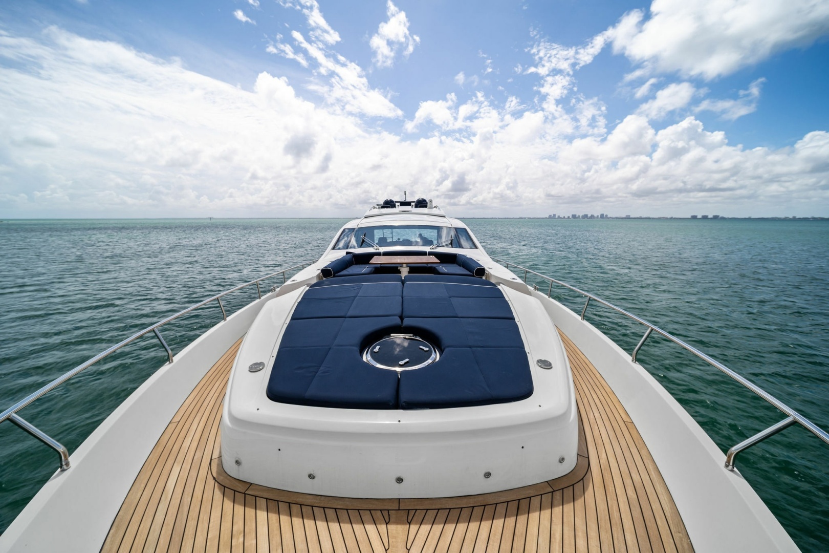 2013 Pershing 82