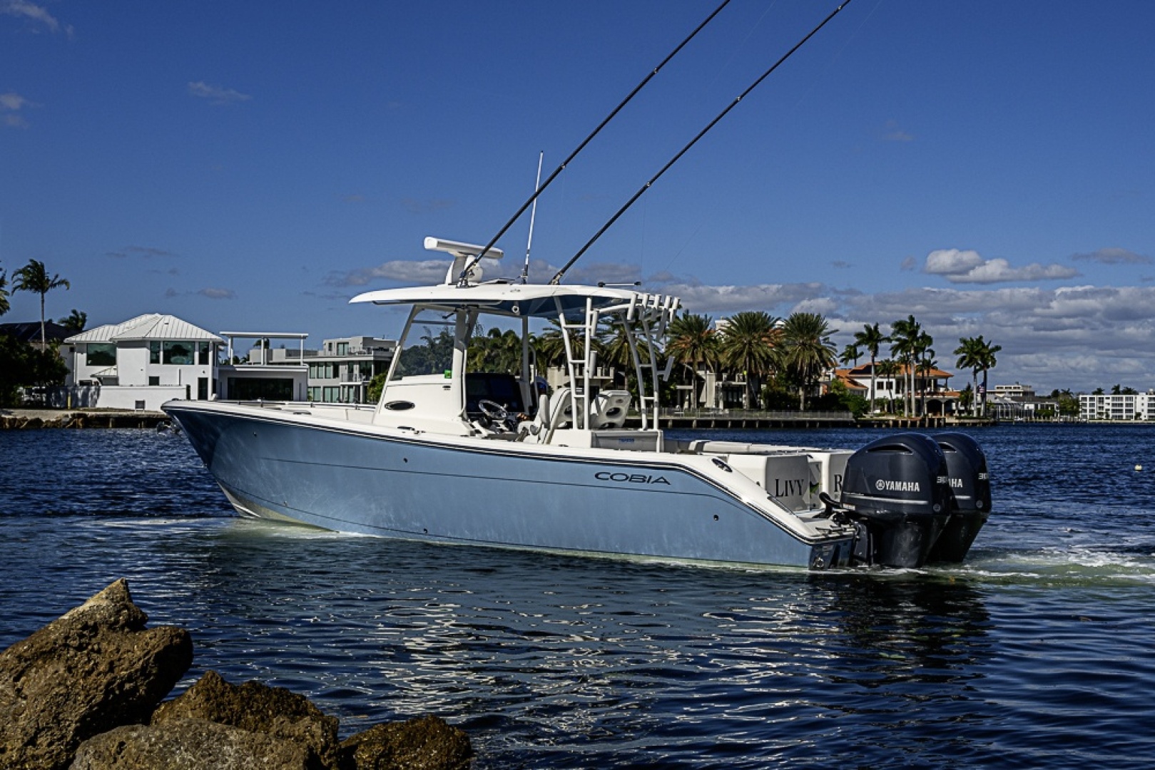 2021 Cobia 320 CC