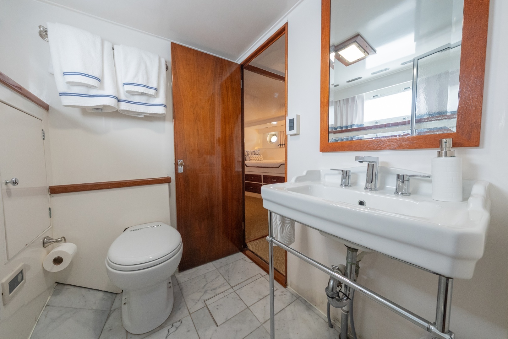 Ensuite Aft Guest Head/Day Head