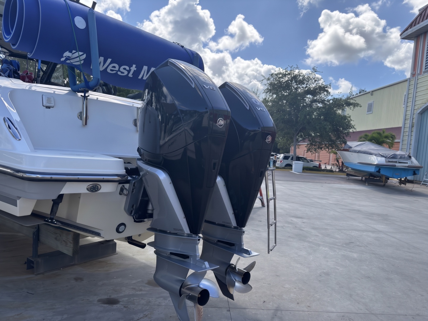 2024 Boston Whaler 320 Vantage