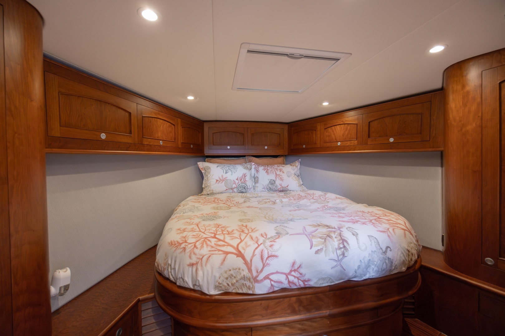 Robin Hood 43ft Jarrett Bay Yacht For Sale Robin Hood 43ft Jarrett Bay Yacht For Sale