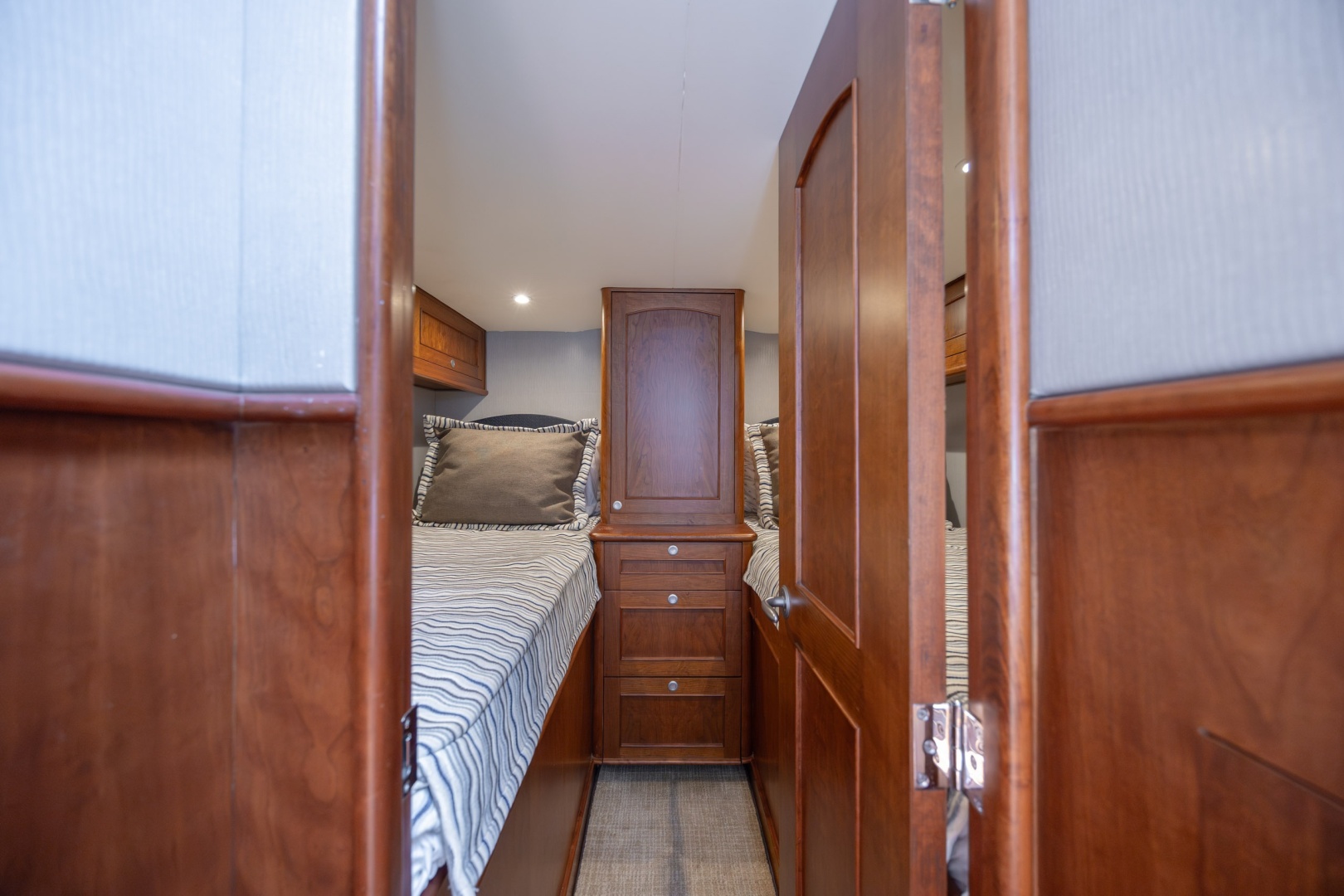 Robin Hood 43ft Jarrett Bay Yacht For Sale Robin Hood 43ft Jarrett Bay Yacht For Sale