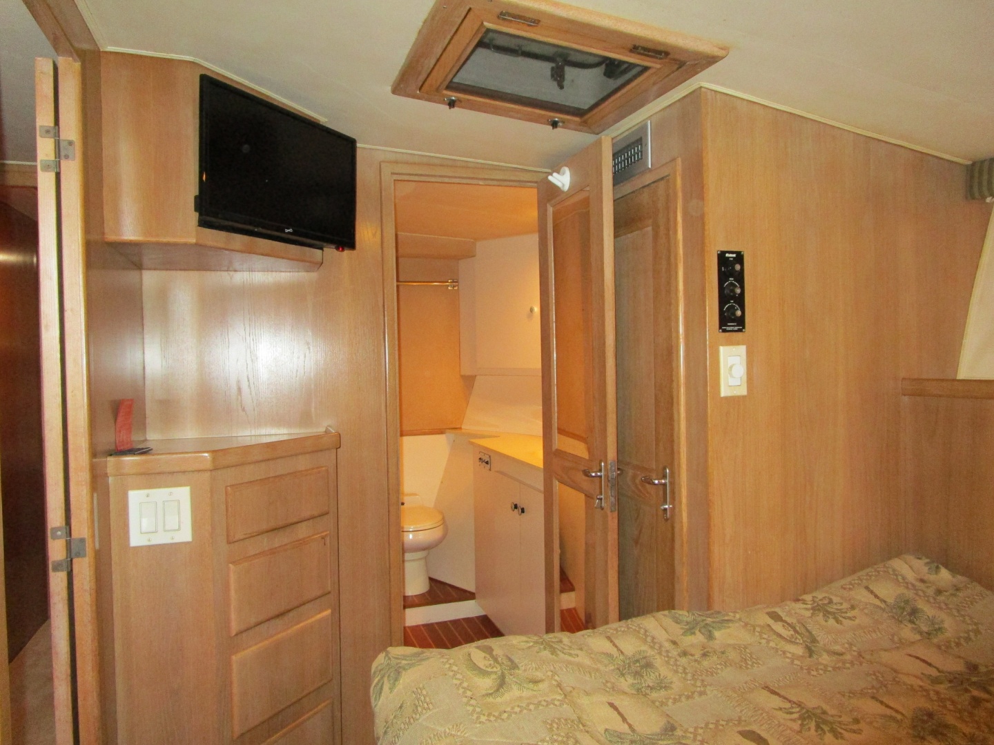 THIS OLD HATT 53ft Hatteras Yacht For Sale