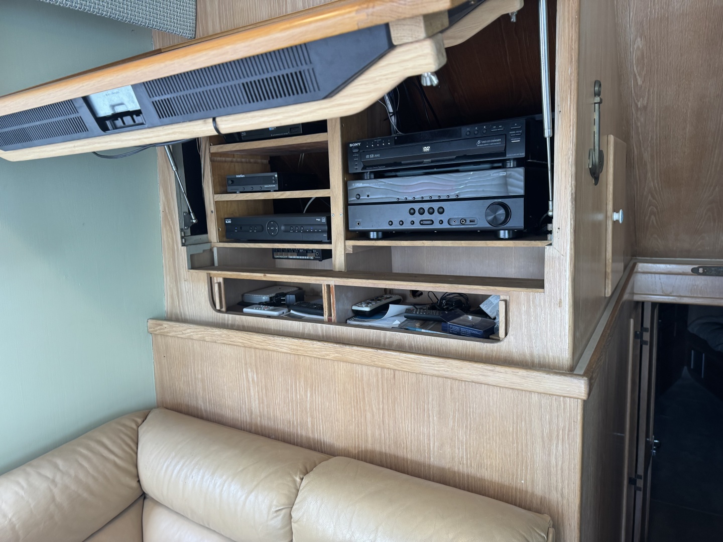 THIS OLD HATT 53ft Hatteras Yacht For Sale